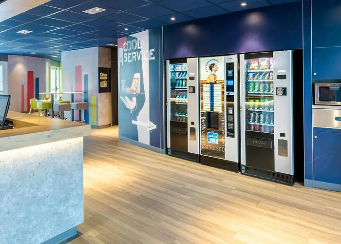 瓦朗斯宜必思快捷酒店 酒店 2*